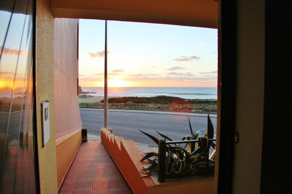 Supertubos Beach Hostel Atouguia Da Baleia Eksteriør bilde