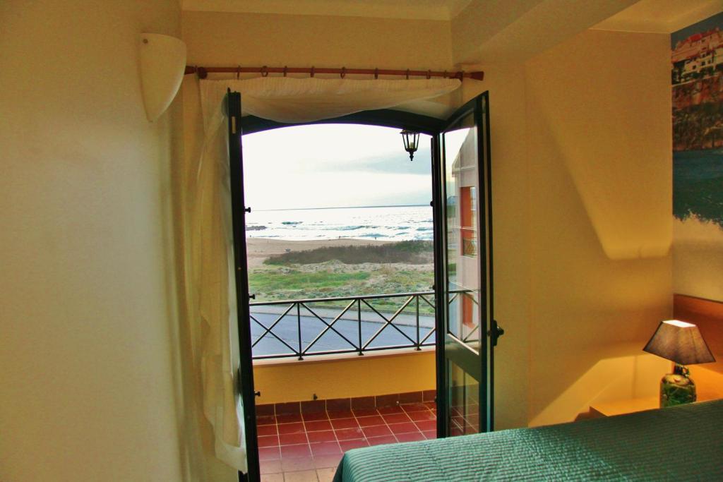Supertubos Beach Hostel Atouguia Da Baleia Rom bilde