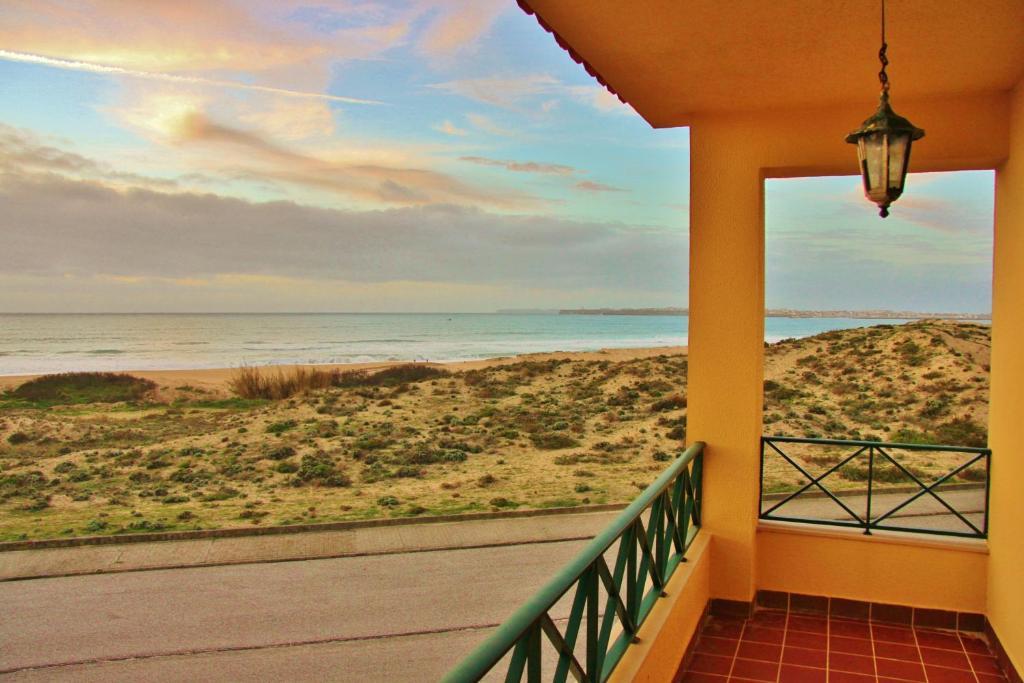 Supertubos Beach Hostel Atouguia Da Baleia Rom bilde